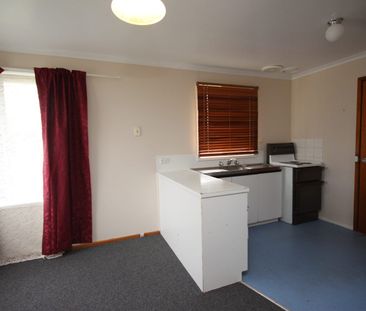 Spacious & Comfortable 3-Bedroom Home in a Quiet Location - Photo 5