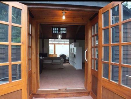 1 Bed Detached House, Knighton Grange Road, LE2 - Photo 2