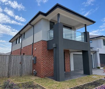 Spacious Four-Bedroom Family Home in Berwick - Photo 2