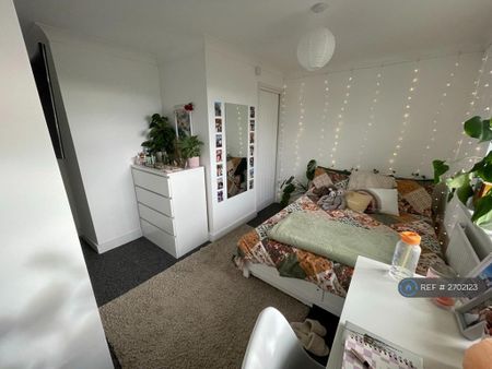 6 bedroom terraced house to rent - Photo 4