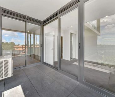 Spacious Two-Bedroom Apartment with Balcony, Car Space & Storage - Photo 2