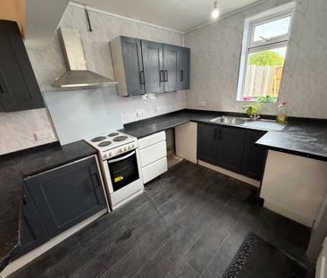 3 bedroom terraced house to rent - Photo 2