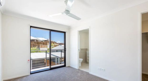 “TOWNHOUSE IN ECCO RIPLEY ESTATE!” - Photo 1