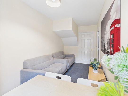 4 bedroom semi-detached house to rent - Photo 1