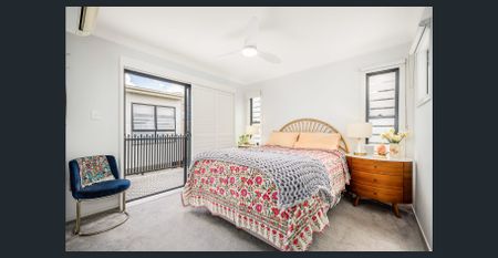 Modern Tri-Level Townhouse in Prime Coorparoo Location - Photo 2