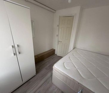 6 bedroom house to rent - Photo 2