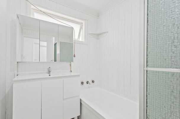 Renovated 3 Bedroom Home With Seperate Studio / 4th Bedroom - Photo 1