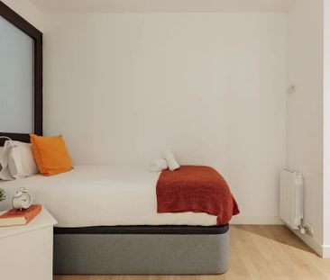 Carrer de Balmes, Barcelona, Catalonia 08007 - Photo 2