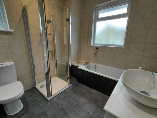 Pyecombe Corner, North Finchley, London - Photo 1