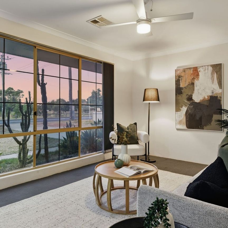 Family Living - Pool, Work Shop, Opposite Beautiful Park! - Photo 1