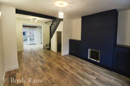 3 bedroom terraced house to rent - Photo 3