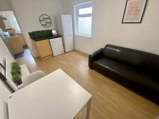 5 bedroom house to rent - Photo 1