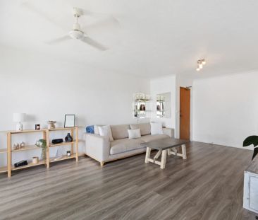 Waterfront ease in prime position - Photo 1