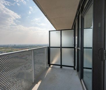 For Lease - 28 Interchange Way Unit# 2710, Vaughan, Ontario - Photo 5