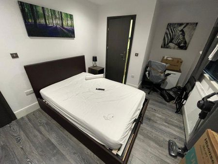 1 bedroom in a house share to rent - Photo 2