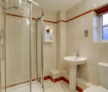 4 bedroom detached house to rent - Photo 2