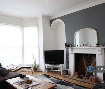 1 bedroom in a house share to rent - Photo 3