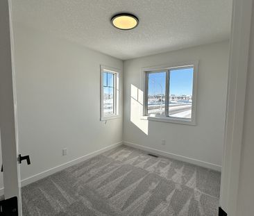 9 Silverton Glen Gate SW, Calgary - Photo 3