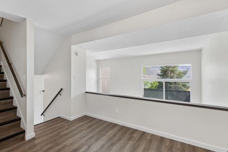 3 Bedroom - Townhouse - Photo 3