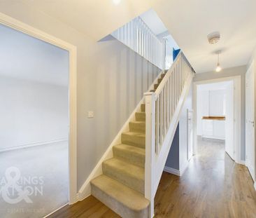 5 bedroom detached house to rent - Photo 3