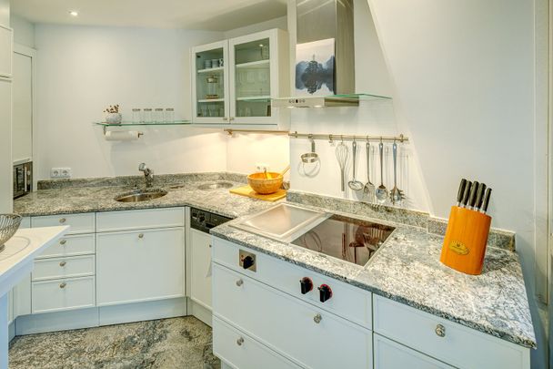 Beautifully furnished maisonette-gallery apartment in Bogenhausen - Photo 1