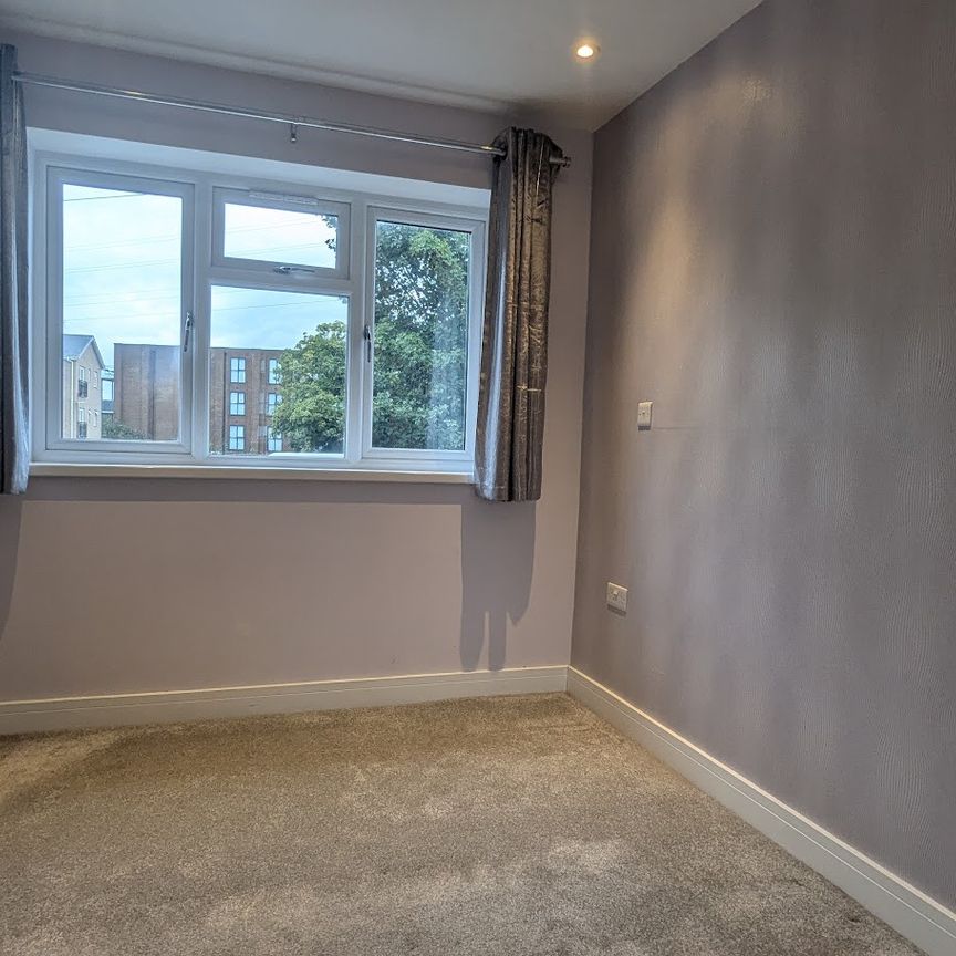 Pursers Court, Berkshire, SL2 - Photo 1