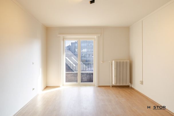 Gerenoveerd 2 slaapkamer appartement te Beveren - Photo 1