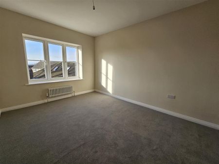 4 bedroom detached house to rent - Photo 4