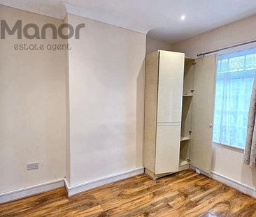4 bedroom terraced house to rent - Photo 3