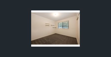 SPACIOUS FAMILY LIVING - Photo 4