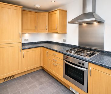 2 bedroom Flat To Let - Photo 1