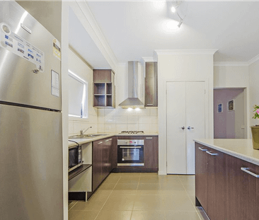 Spacious Family Home with Private Backyard & Double Garage - Photo 4