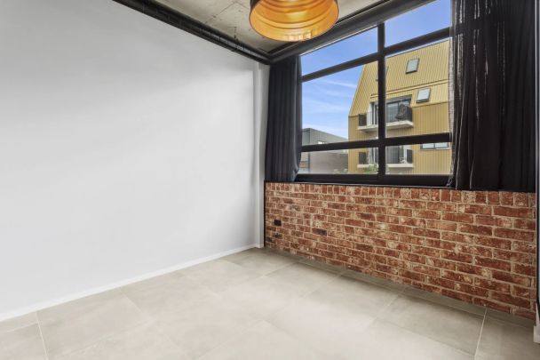 Industrial-Chic Apartment in Kingston's Iconic Warehouse Development - Photo 1