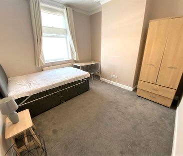 3 bedroom terraced house to rent - Photo 6