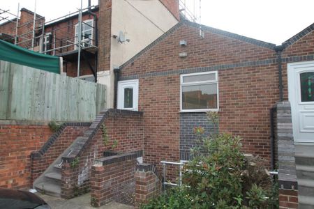 1 bedroom ground floor flat to rent - Photo 2