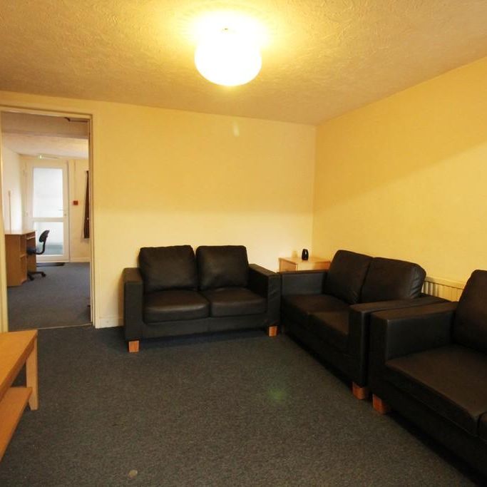 4 bedroom terraced house to rent - Photo 1