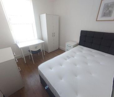 4 bedroom terraced house to rent - Photo 2