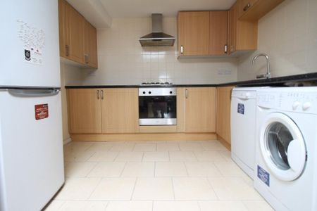 3 bedroom apartment to rent - Photo 3