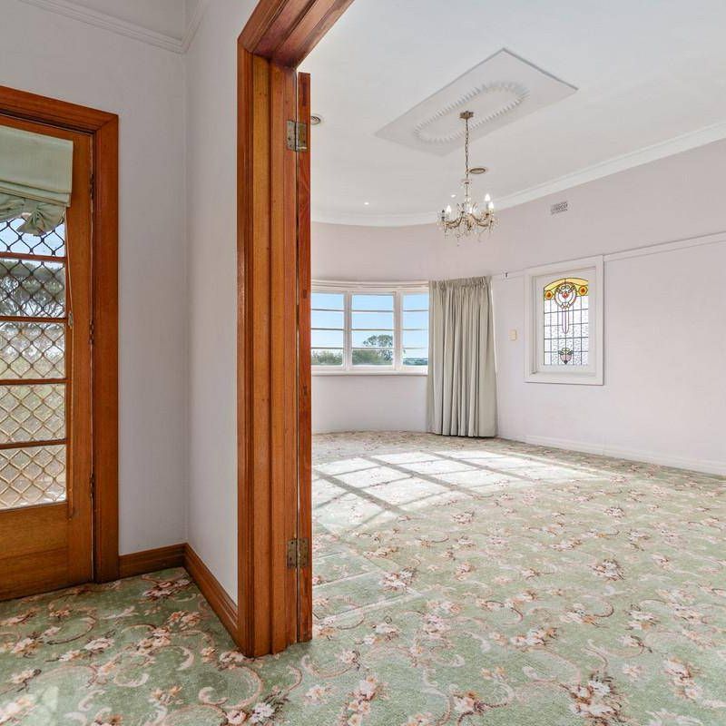 Magnificent Art Deco Family Home - Photo 1