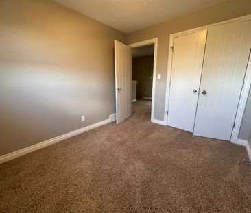 3 Bedroom Duplex with Garage & Fenced Yard – Pet Friendly in Blackfald - Photo 1
