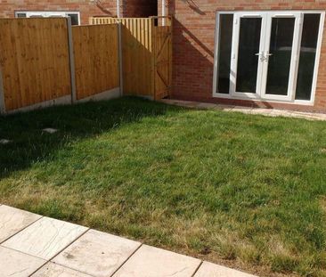 3 bedroom semi-detached house to rent - Photo 1