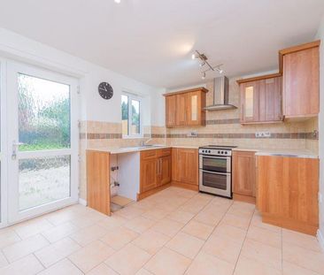 2 bedroom semi-detached house to rent - Photo 6