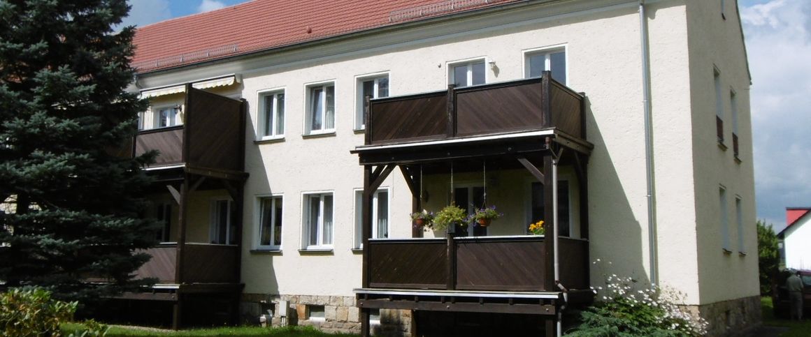 Gemütliche 2-Zimmer-Wohnung mit großem Südbalkon in guter Lage von Pirna! - Photo 1
