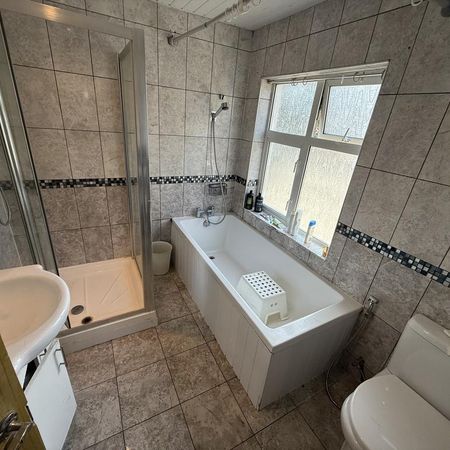 House share to rent - Photo 4