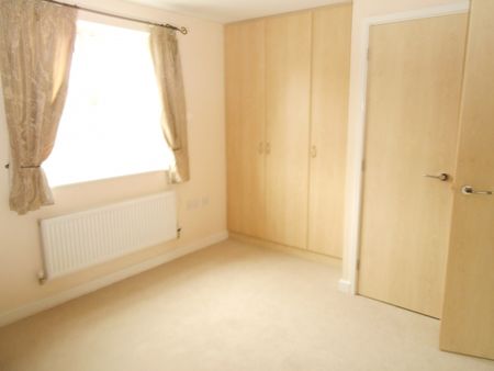 2 bed Town House, - Photo 3