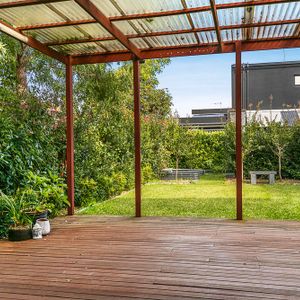 Stylish and Spacious Home with Solar and Brand New Flooring in Heart of Aberfeldie - Photo 2