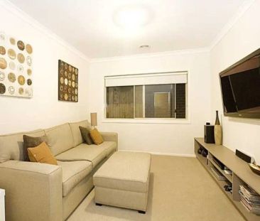 12 Marlin Crescent, Point Cook VIC 3030 - Photo 6