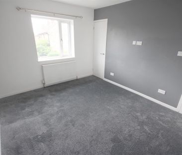 3 Bedroom House - Mid Terrace To Let - Photo 3