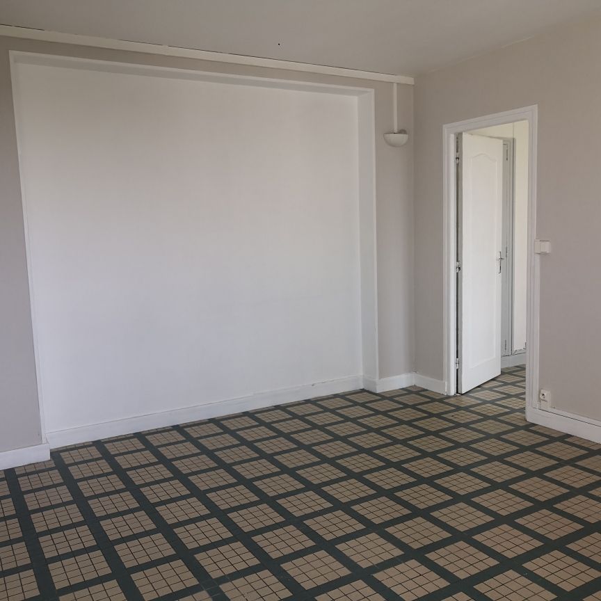 à louer appartement 5pp avec balcon - secteur pericentre , - Photo 1