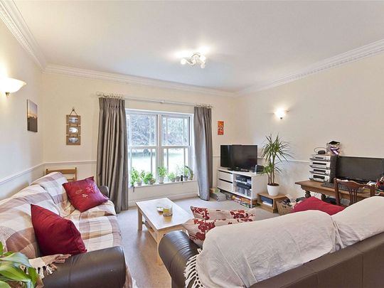 A spacious luxury one bedroom apartment in a well regarded private gated development with off-street parking. - Photo 1